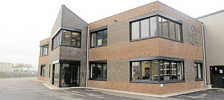 Das neue Firmengebäude der WST in der Kruppstraße im Gewerbegebiet Ahaus-Ammeln.